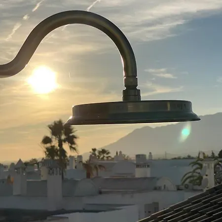 Luxurious Penthouse With 180m2 Sunlit Terrace شقة إِستيبونا