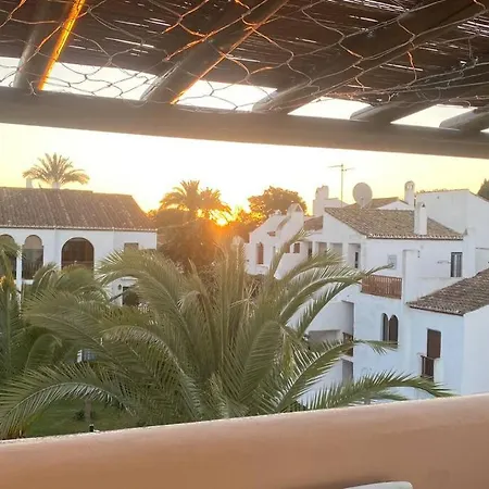 Luxurious Penthouse With 180m2 Sunlit Terrace Διαμέρισμα *