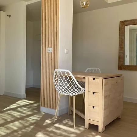 Luxurious Penthouse With 180m2 Sunlit Terrace Διαμέρισμα