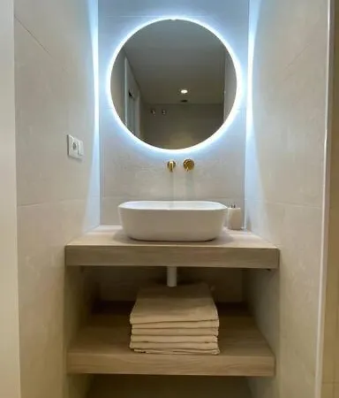 Luxurious Penthouse With 180m2 Sunlit Terrace * Εστεπόνα