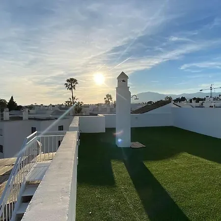 Luxurious Penthouse With 180m2 Sunlit Terrace إِستيبونا