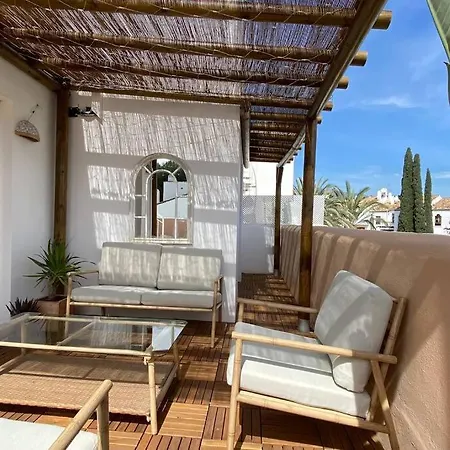Διαμέρισμα Luxurious Penthouse With 180m2 Sunlit Terrace Εστεπόνα